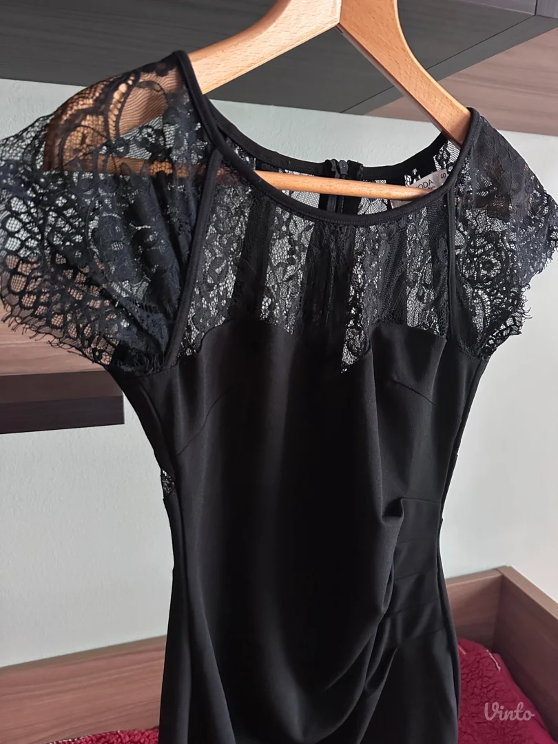 Elegantna crna haljina