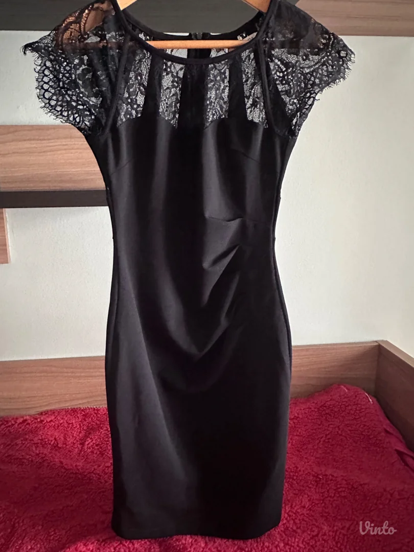 Elegantna crna haljina