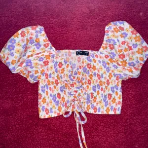 Nova croptop majčica