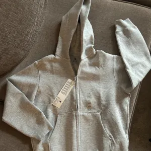 Uniqlo dečja dukserica