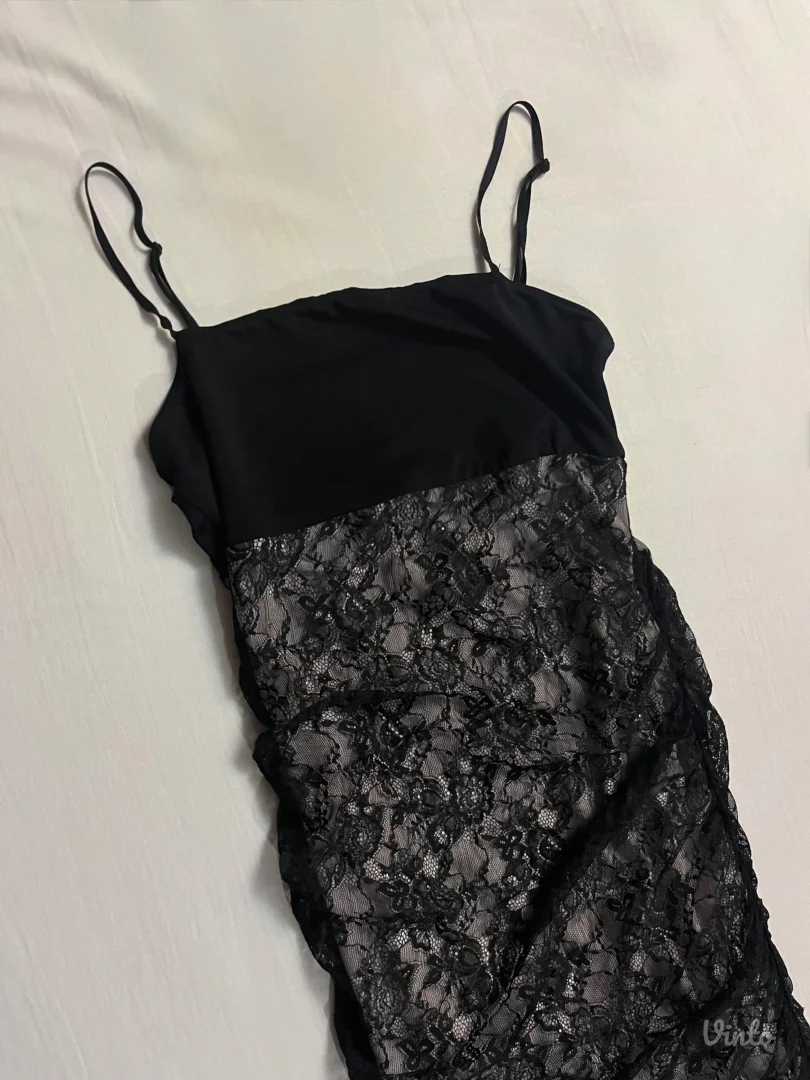 Elegantna crna mini haljina