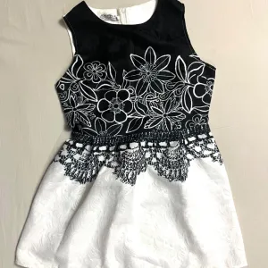 Crno bela mini haljina