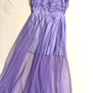 Lila duga haljina