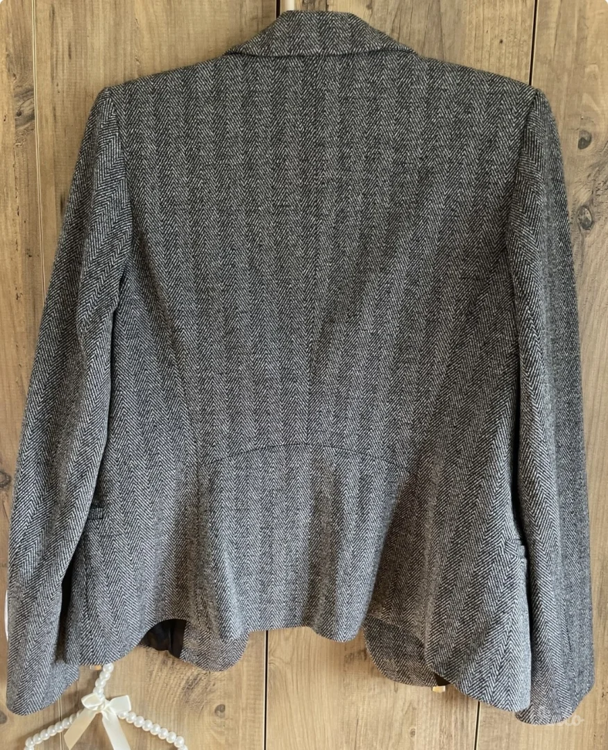 COMMA predobar sivi sako nekoriscen 38