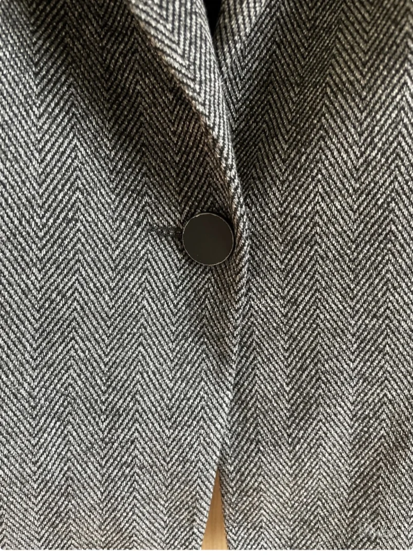 COMMA predobar sivi sako nekoriscen 38