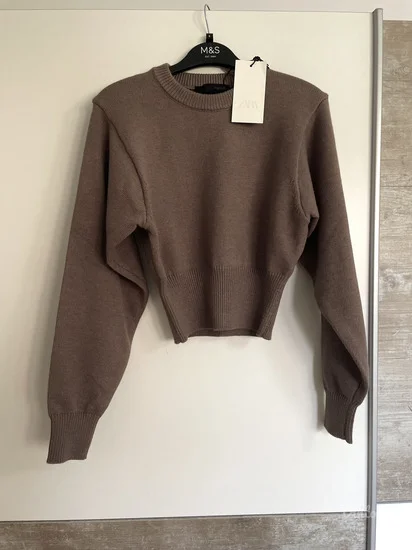 NOVO ZARA Viralni crop džemper