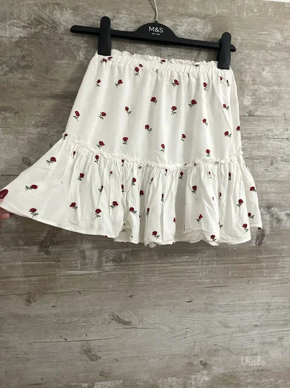 NOVO Cropp bela suknja sa ruzama vel.XS