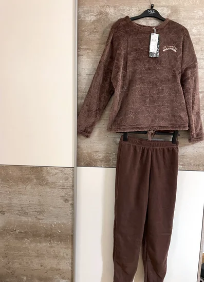 NOVO Women's secret set plišana pidžama vel.XS