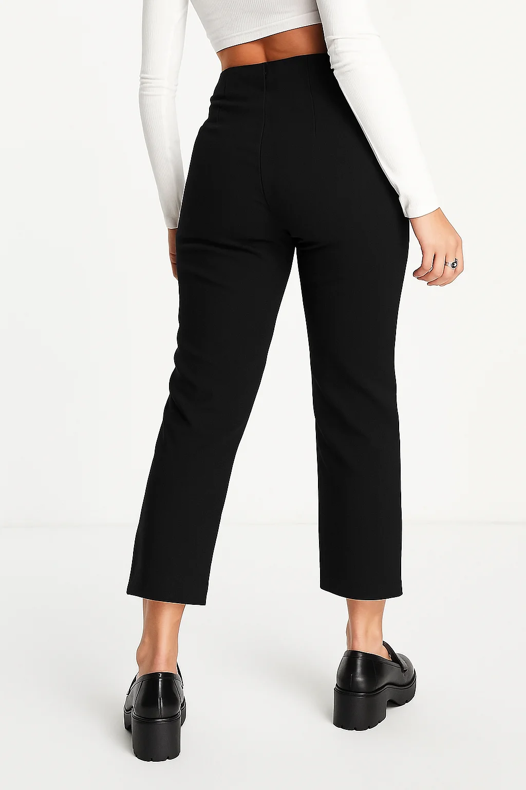 Stradivarius crne pantalone vel.XS