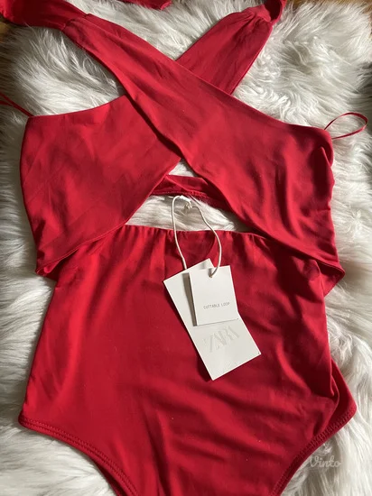 NOVO ZARA Crveni bodi na preklop vel.S