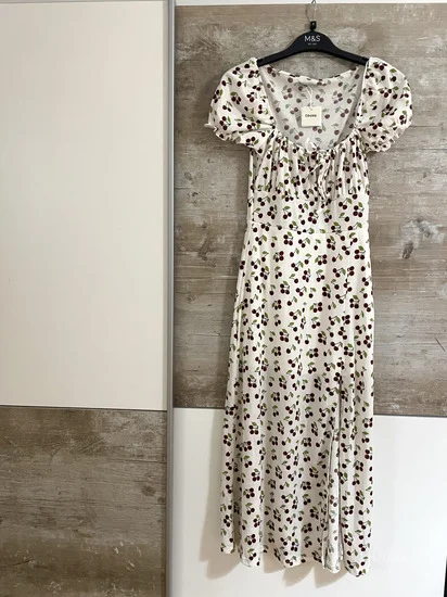 NOVO Cropp Milkmaid haljina na trešnje vel.XS