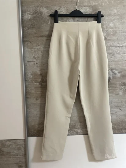 Stradivarius pantalone vel.XS - nova kolekcija