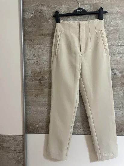 Stradivarius pantalone vel.XS - nova kolekcija