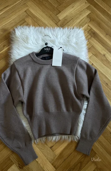 NOVO ZARA Viralni crop džemper