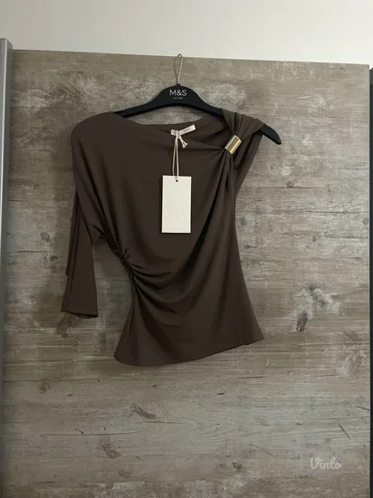 NOVO ZARA Viralna asimetrična majica vel.XS