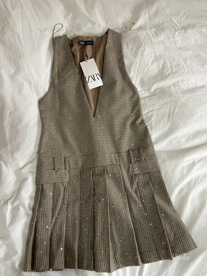 NOVO ZARA Viralna haljina sa sljokicama vel.XS