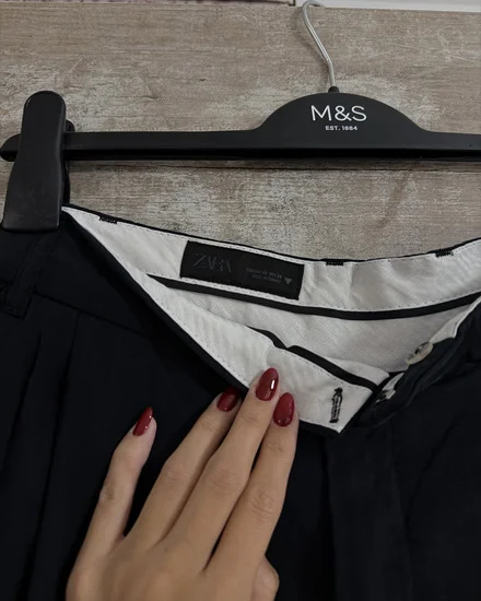 ZARA crne pantalone vel.XS/S