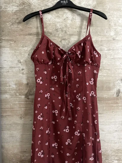 Bordo letnja haljina sa izrezom vel.S
