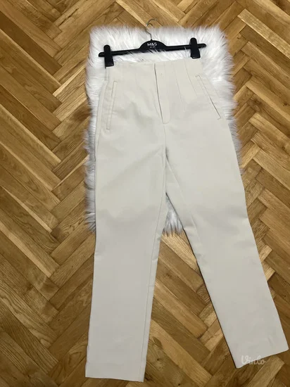 Stradivarius pantalone vel.XS - nova kolekcija
