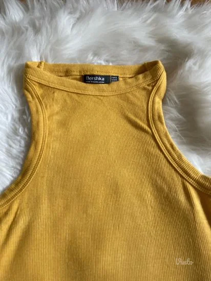 NOVO Bershka ribbed crop top vel.S