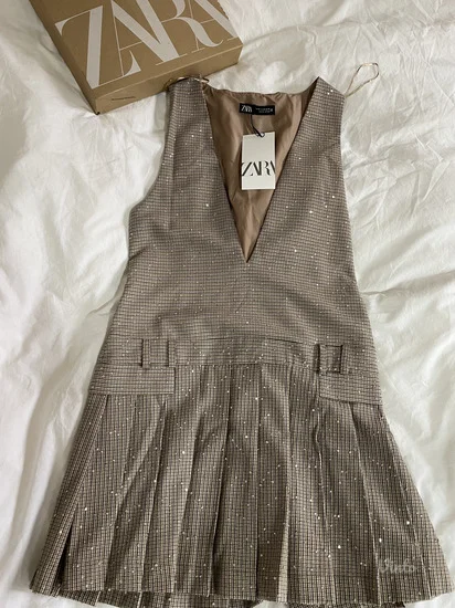 NOVO ZARA Viralna haljina sa sljokicama vel.XS