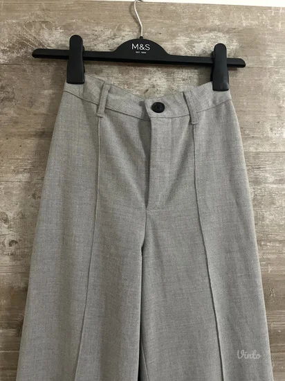 NOVO Pull&Bear pantalone na crtu vel.XS