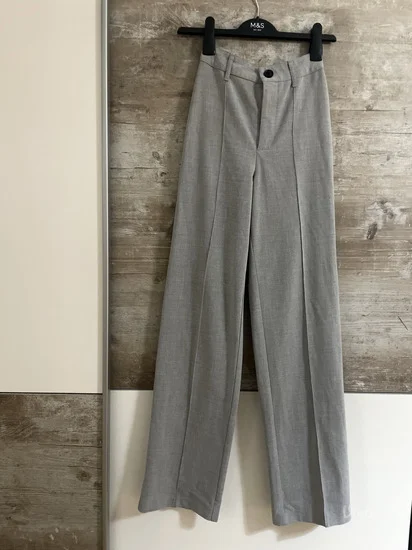 NOVO Pull&Bear pantalone na crtu vel.XS