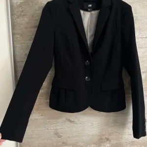 H&M Crni sako vel.S
