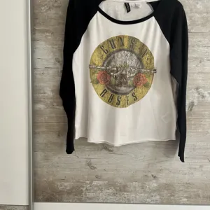 NOVO H&M Guns'n'roses majica vel.M