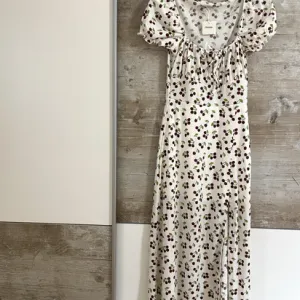 NOVO Cropp Milkmaid haljina na trešnje vel.XS