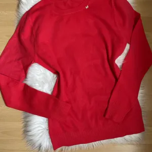 NOVO Crveni dzemper sa kasmirom vel.S