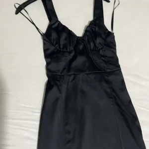 NOVO Bershka crna korset haljina vel.XS