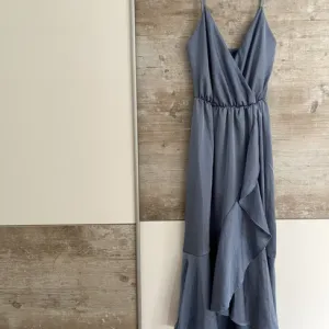 Plava elegantna letnja haljina