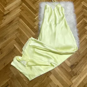 NOVO ZARA viralna satenska midi haljina vel.XS