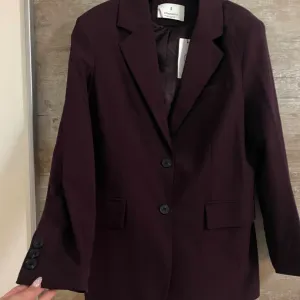 NOVO Stradivarius bordo oversized sako vel.XS