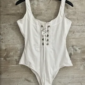 NOVO Zaful beli jednodelni kupaci vel.S