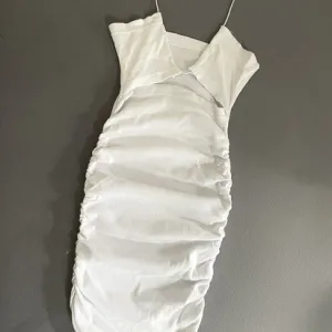 NOVO Bela letnja haljina UNI