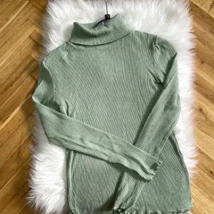 Stradivarius rebrasta rolka vel.S