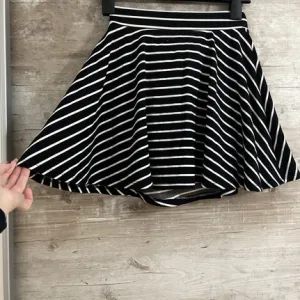 Sinsay prugasta suknja a kroj vel.S