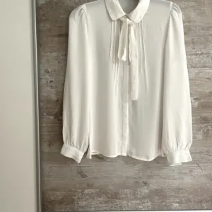 Choies Bela Šifon kosulja sa mašnom vel.S