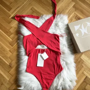 NOVO ZARA Crveni bodi na preklop vel.S