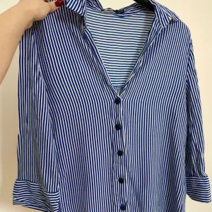 Bezuslovan poklon - Bershka prugasta kosulja XS