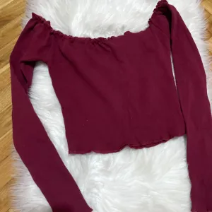 Bezuslovan poklon - Nova bordo crop majica vel.XS/S
