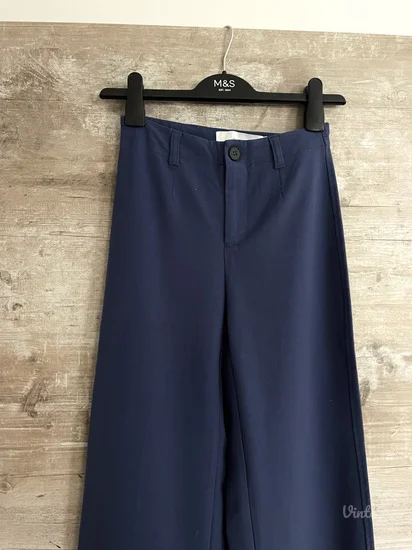 NOVO Bershka pantalone na crtu vel.XS