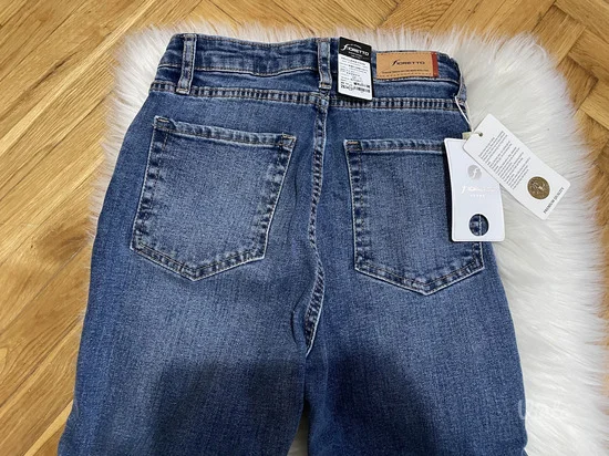 NOVO Fioretto wide leg farmerke vel.XS