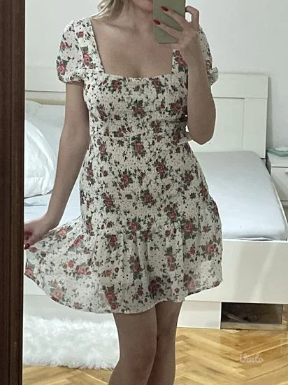 NOVO Pretty little thing haljina vel.XS/S