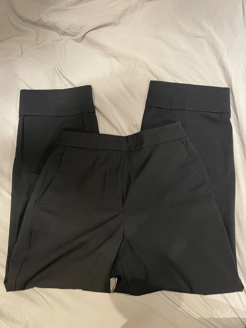 Crne pantalone Zara