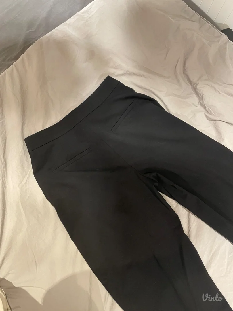 Crne pantalone Zara