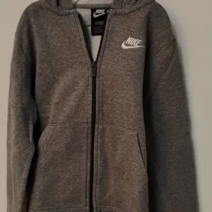 Trenerka Nike 128-137 cm