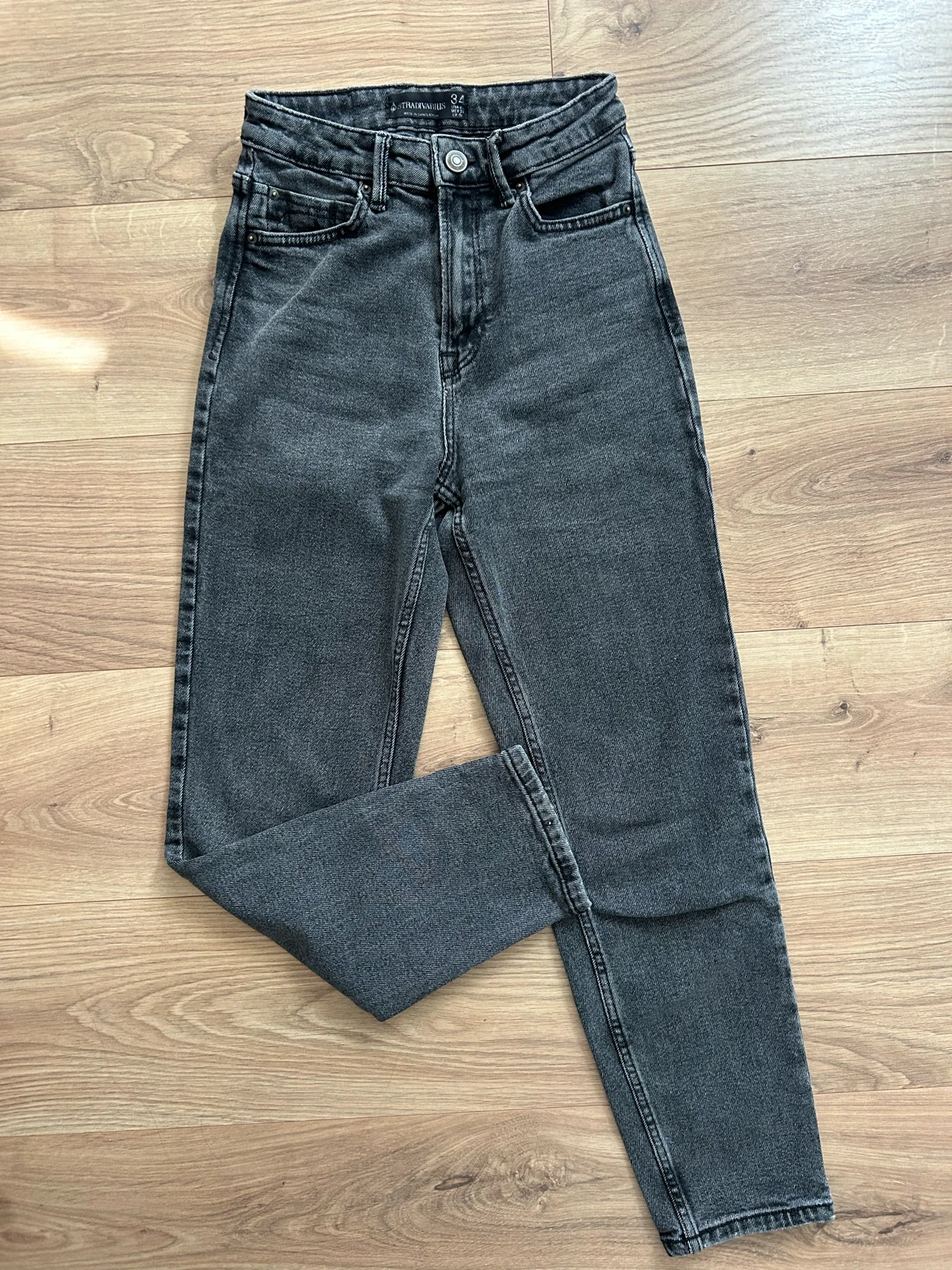 Stradivarius- Crne farmerice